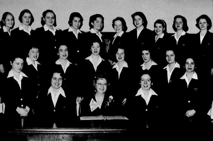 Group photo on the class of 1957